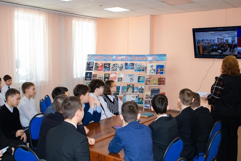 Программа «Первые в мире: 108 минут в космосе»