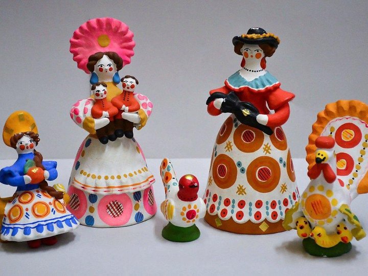 Выставка дымковской и кунгурской игрушки
