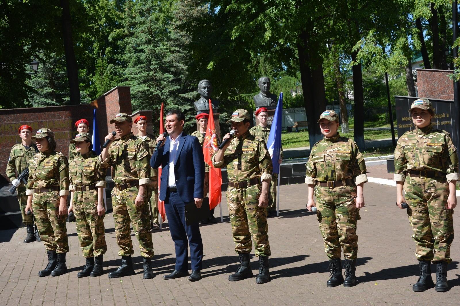 Торжественный митинг ко Дню пограничника