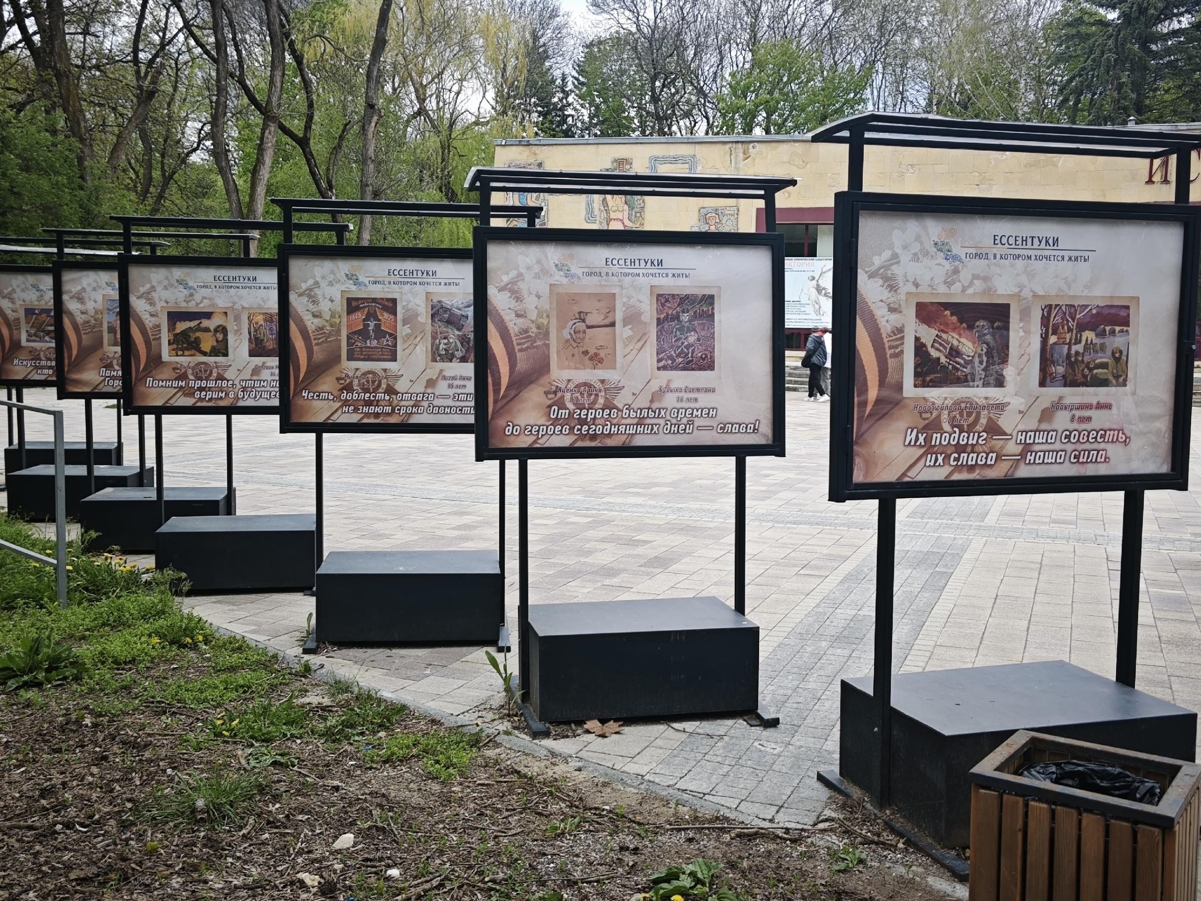 Выставка рисунков народной изостудии «Колорит» «Краски города»