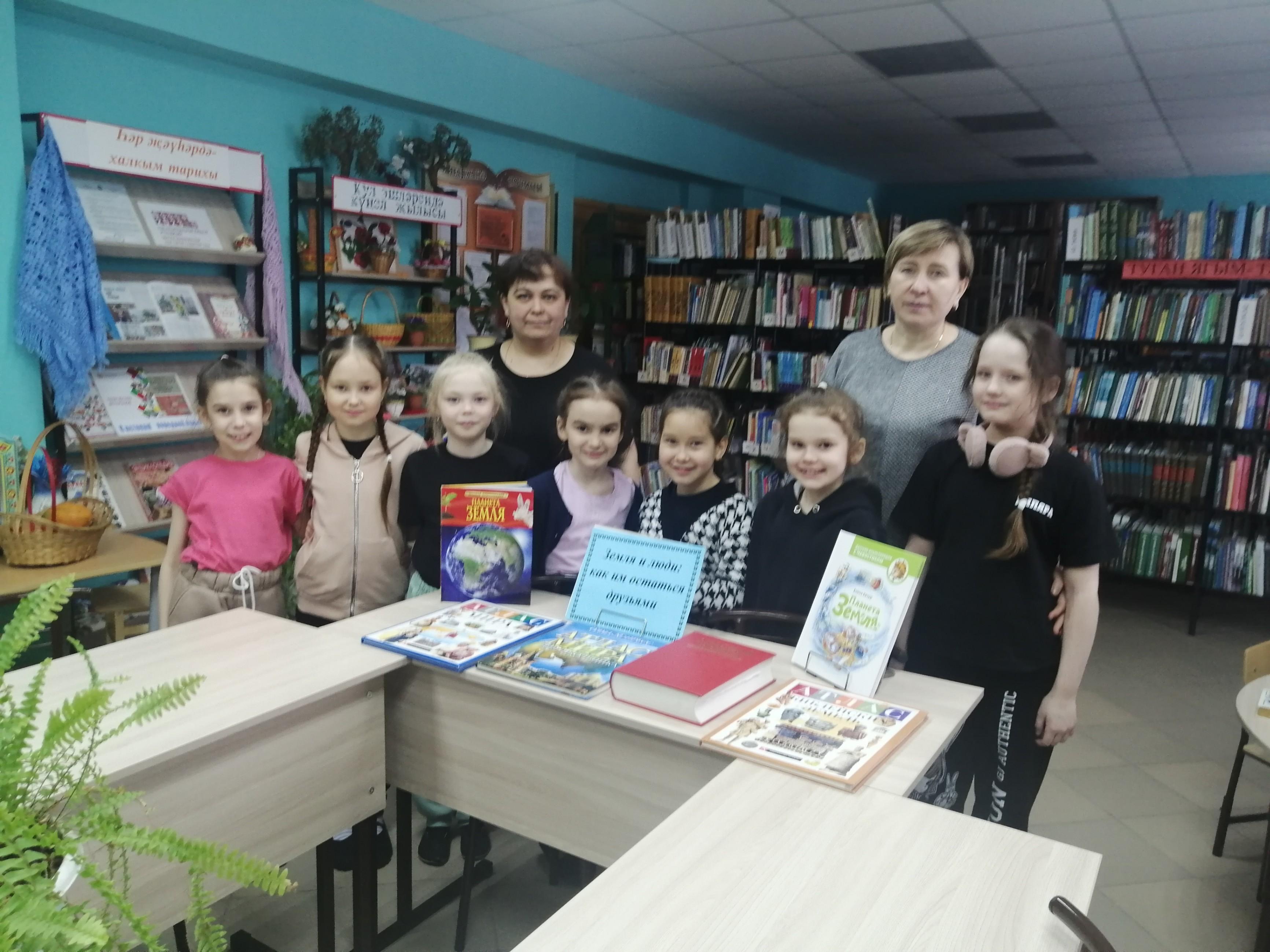 «Есть прекрасная планета и зовут ее Земля»