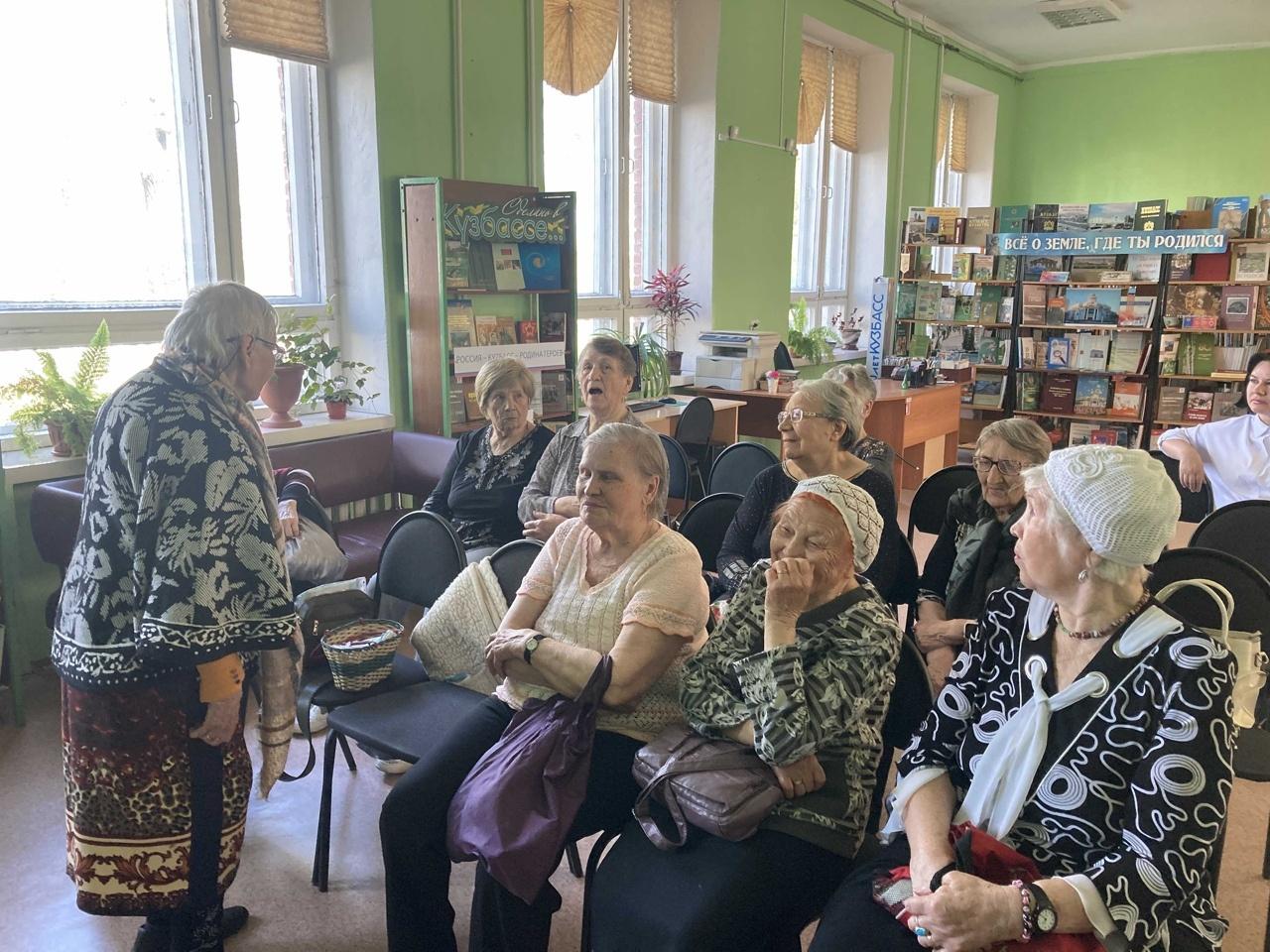 Фольклорная горница «Башмачных дел мастер»: к истории возникновения сапожного дела и сапог