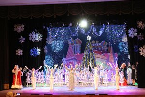 Новогодняя программа «Раз, два, три, елочка, гори…»