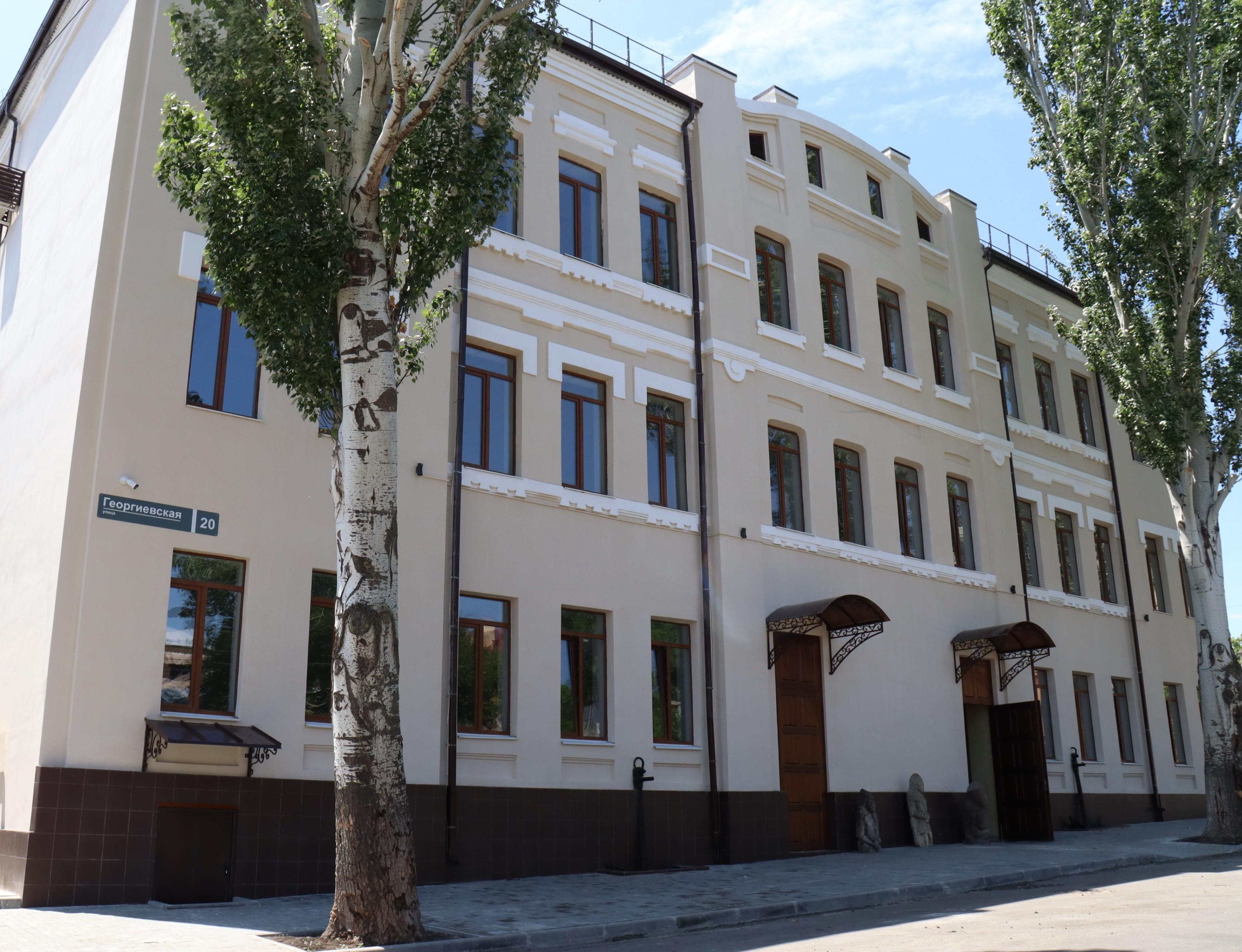 Мариупольский музей представил серию работ Наталии Лукомской