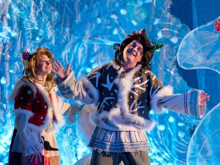 Снегурочка спектакль театр. Девочка снегурочка театр. Вологда спектакль день рождения снегурочки. Снегурочка театр. Тюз брянцева малая сцена.