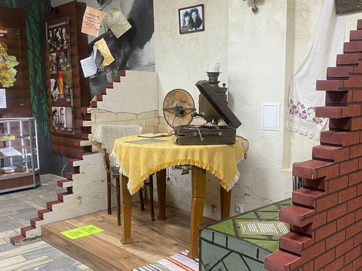 <small>Автор: Партизанская поляна.</small> <small>Источник: Фотография.</small>