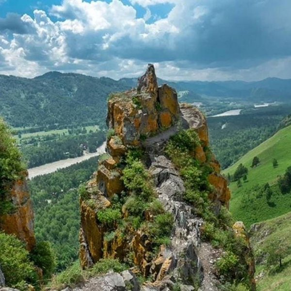 Чертов палец горный алтай фото