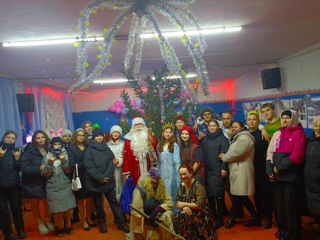 Театрализованное представление «Новогодний переполох»