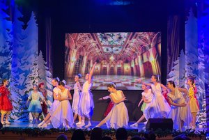 Новогодний концерт с участием творческих коллективов Дома культуры и Деда Мороза