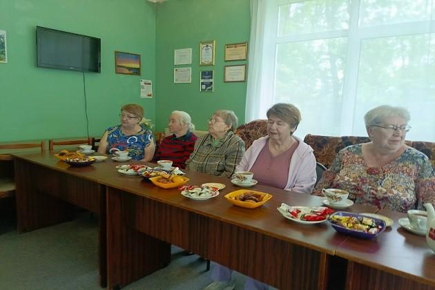 Читаем Роберта Рождественского