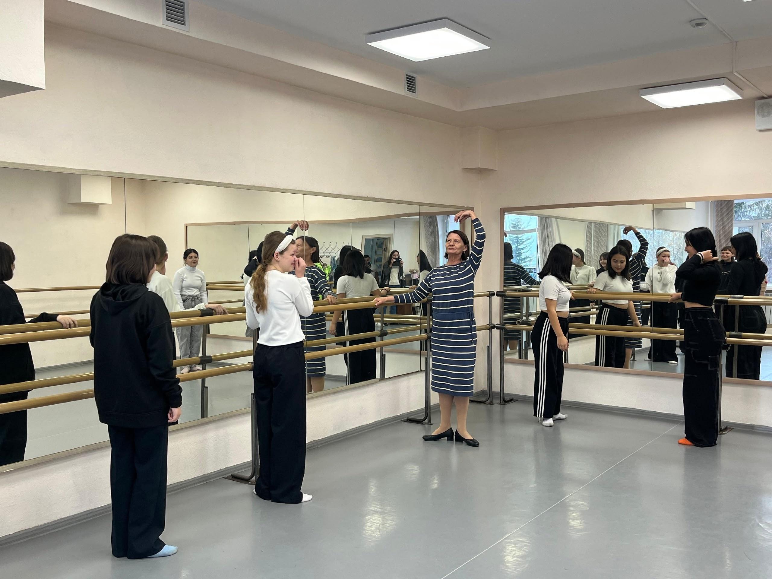 Танцевальный марафон «Ритмы народов России: от лезгинки до вальса»