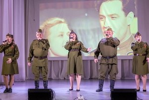 Концерт «Листая яркие страницы…»