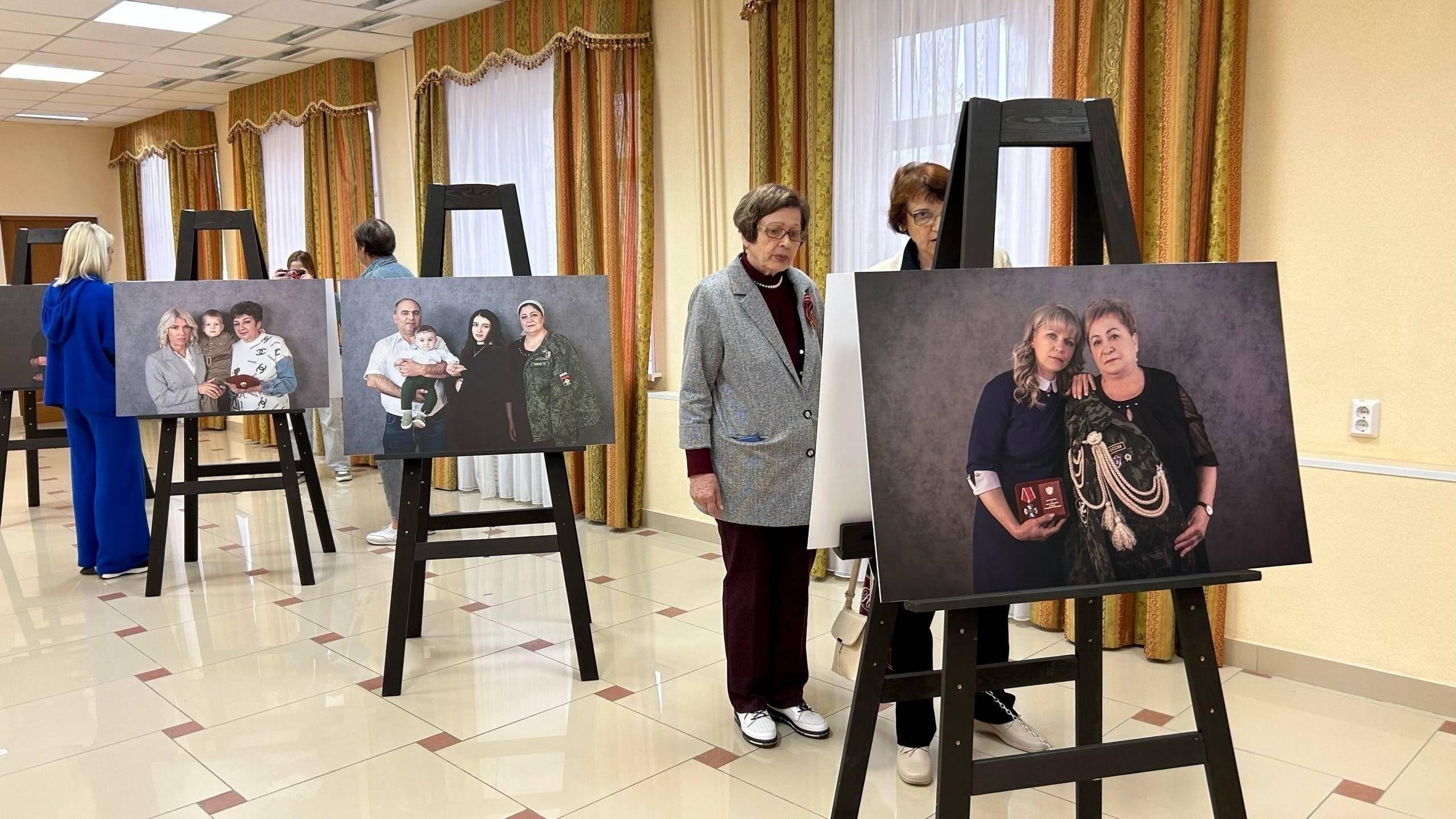 Фотовыставка «Семья героя»