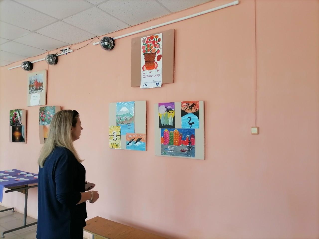 Выставка детских рисунков «Счастье глазами детей»