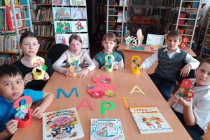 Литературная праздничная программа «На свете добрых слов не мало, но всех важнее слово мама»