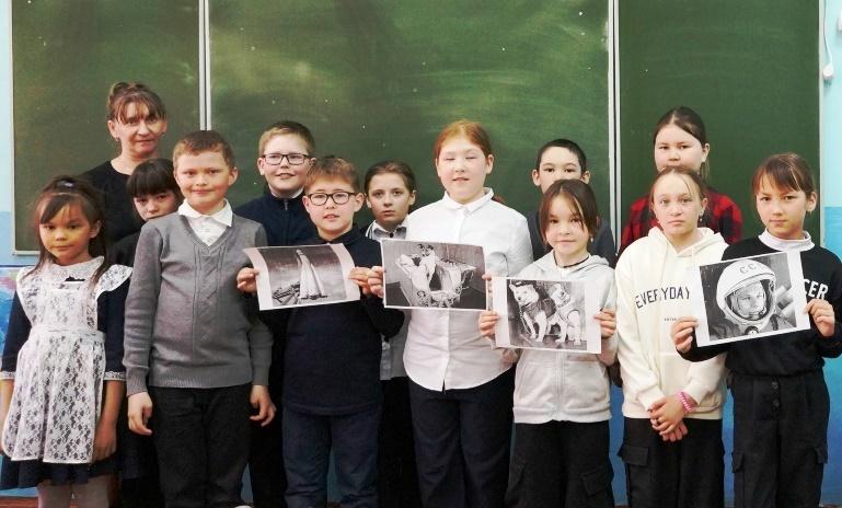 Познавательный час «Мир космоса»