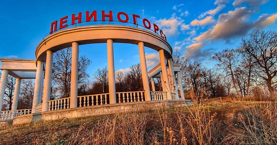 Книжная выставка с обзором «Лениногорск – жемчужина Татарстана»