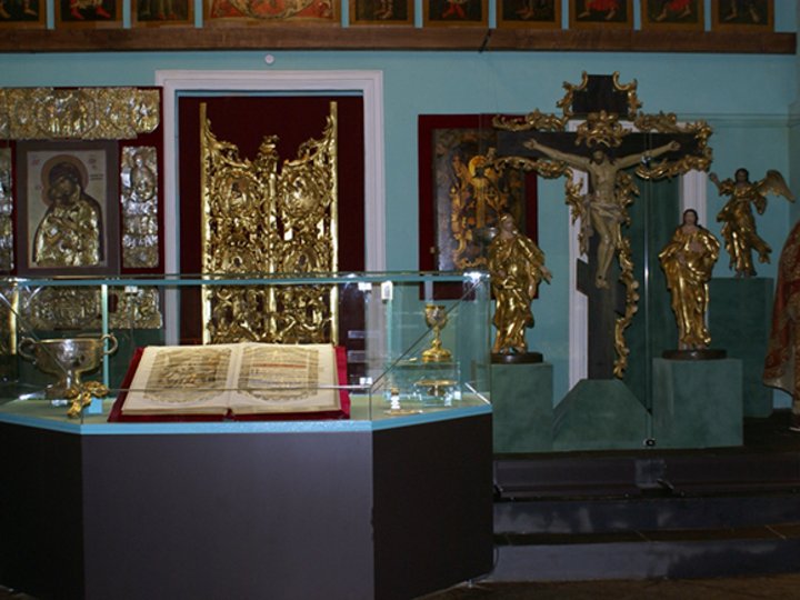Выставка «Сокровища Ростовского кремля»