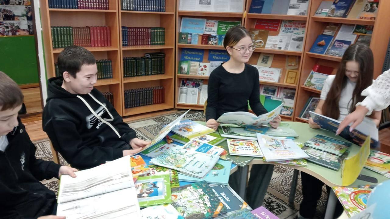 Литературная гостиная.«Ты не один в этот трудный миг-рядом с тобой любимые книги»