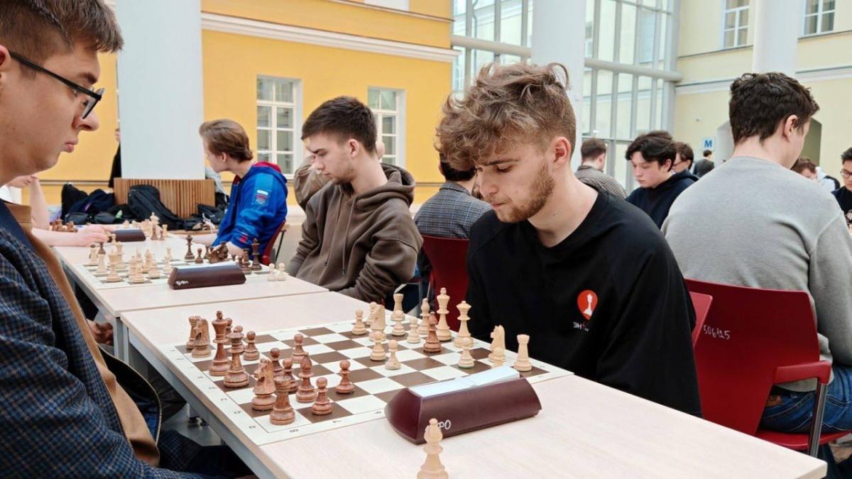 Турнир по шахматам «Ход белой королевы»