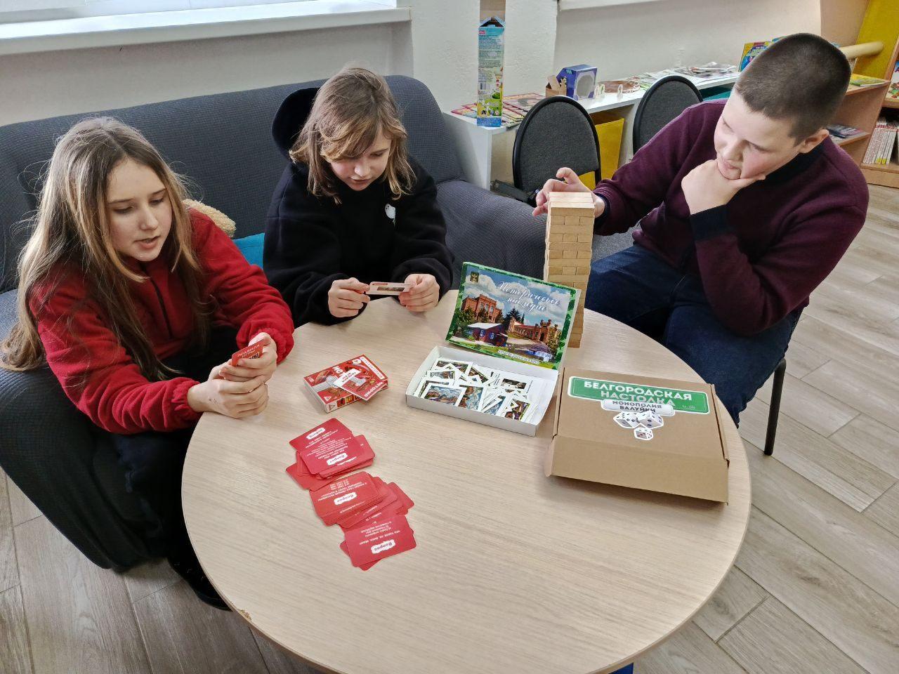 Литературная игра «По книжным тропинкам лета»