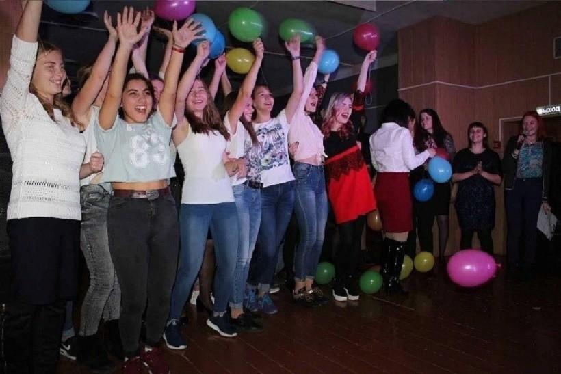 Тематическая программа «Новогодний движ»