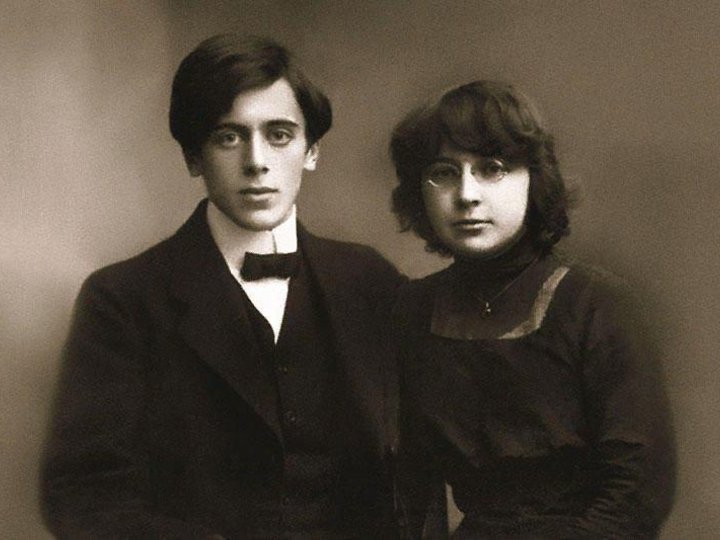 «Твоя душа моей душе близка»: выставка ко Дню памяти Марины Цветаевой и Сергея Эфрона