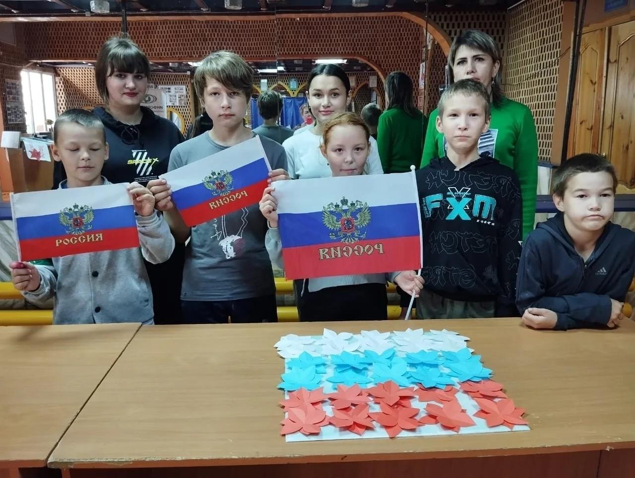 Литературный вечер посвященной ко Дню России «Вместе мы большая сила, вместе мы страна Россия.»