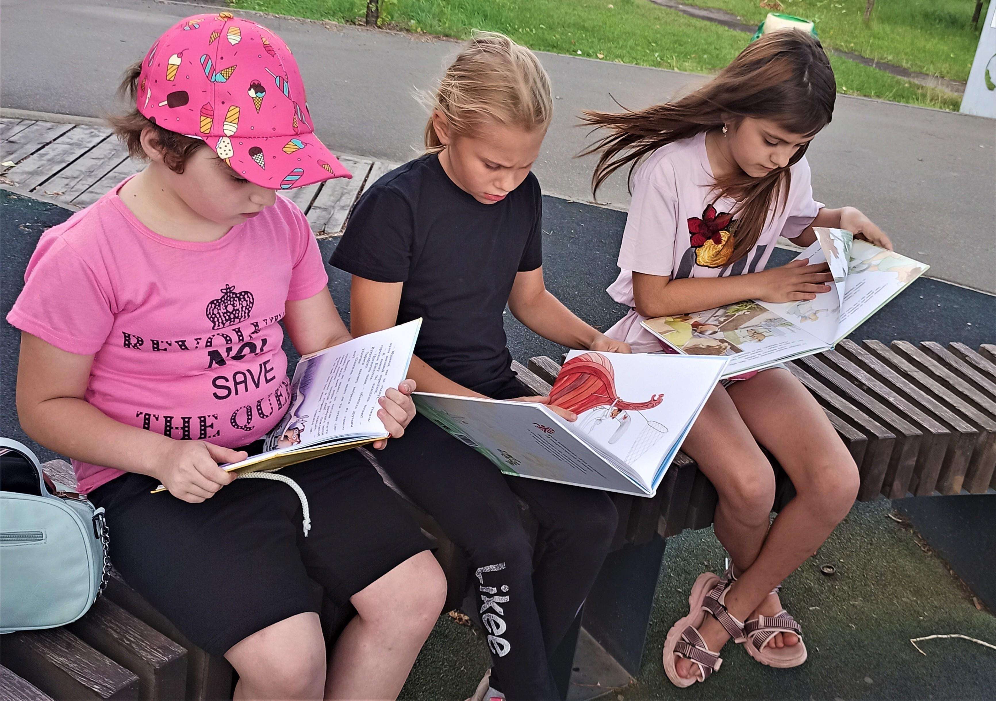 Книжная выставка «Кладезь знаний: мир словарей и энциклопедий»