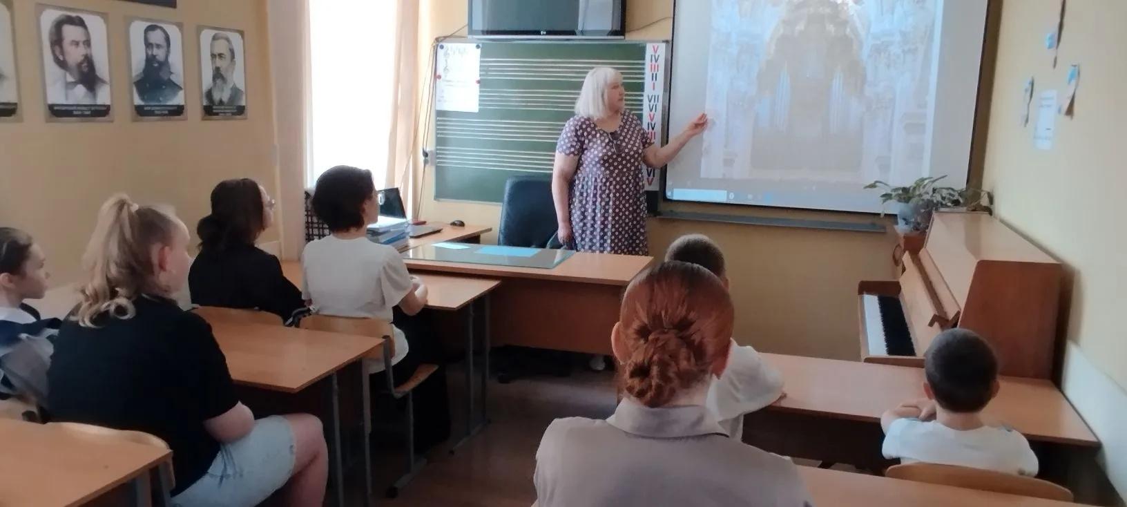 Клуб «Музыкальный эрудит» к дню рождения Эдварда Грига «Музыка не нуждается в словах...»