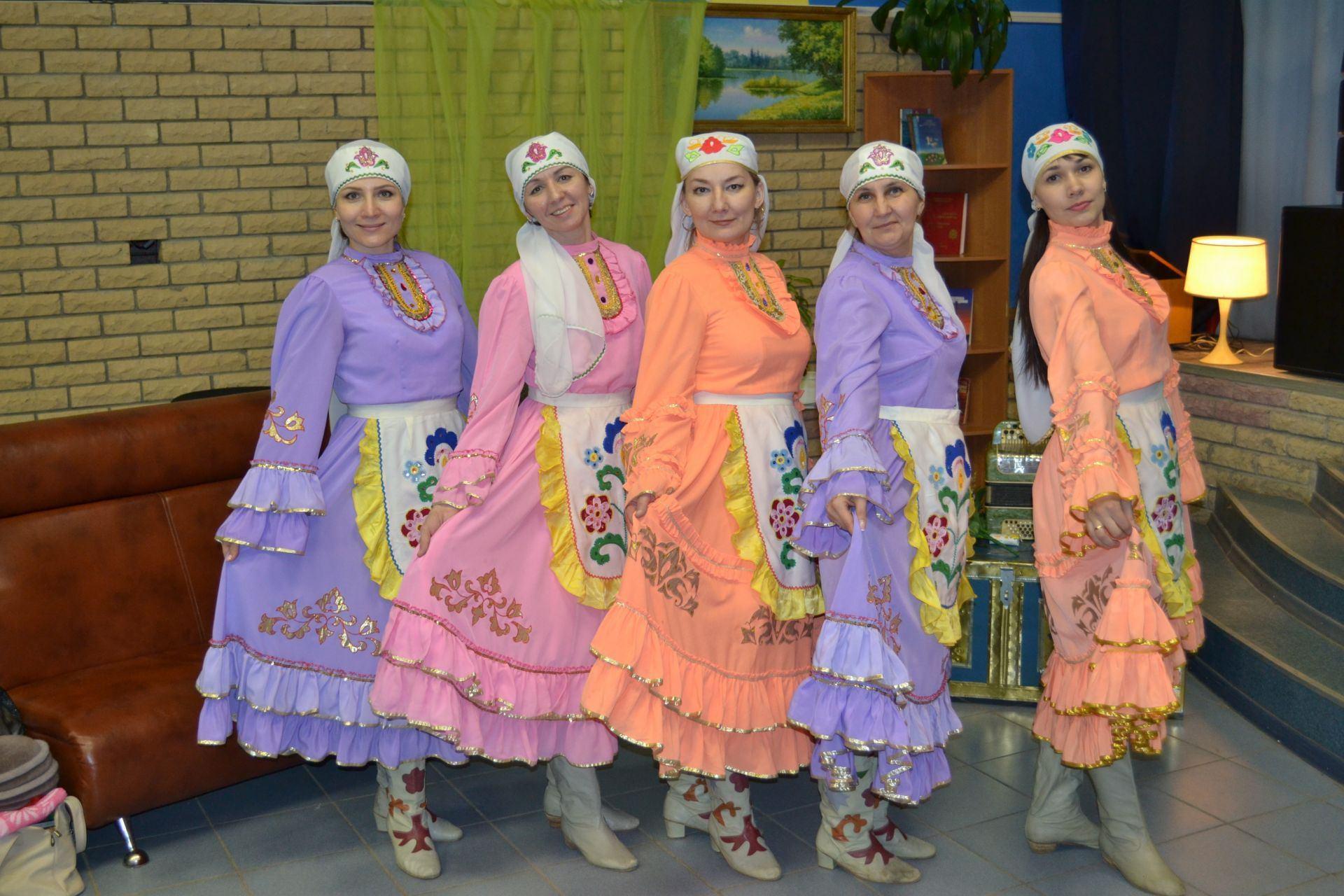 Познавательная беседа «Красота национальной одежды»