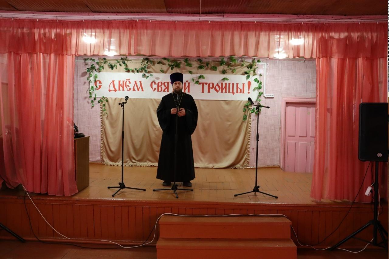 «Троица, троица, земля травой покроется»