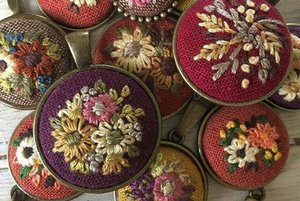 Мастер-класс «Кулон. Ручная вышивка»