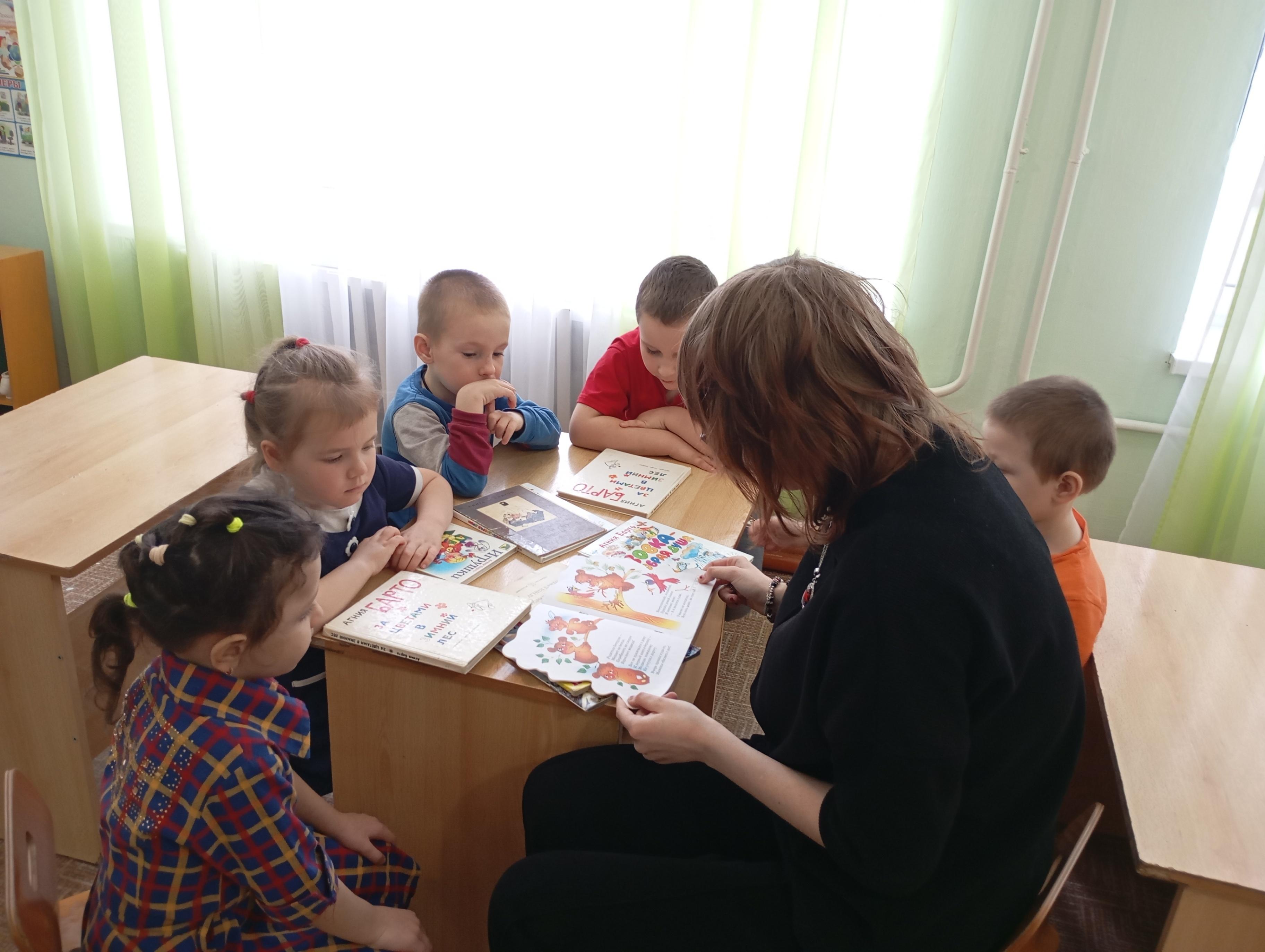 Час громких чтений «Литературный сундучок»