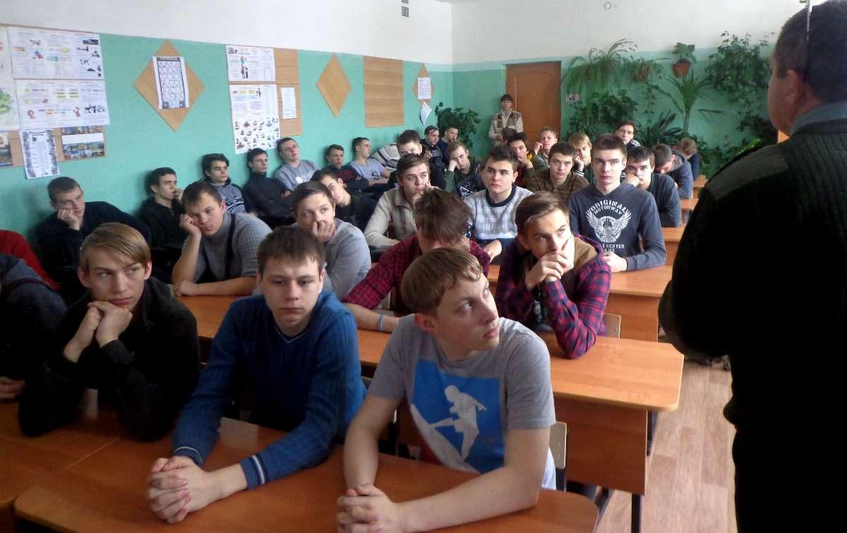 Беседа допризывной молодежью на тему -Служу в рядах вооруженных сил РФ