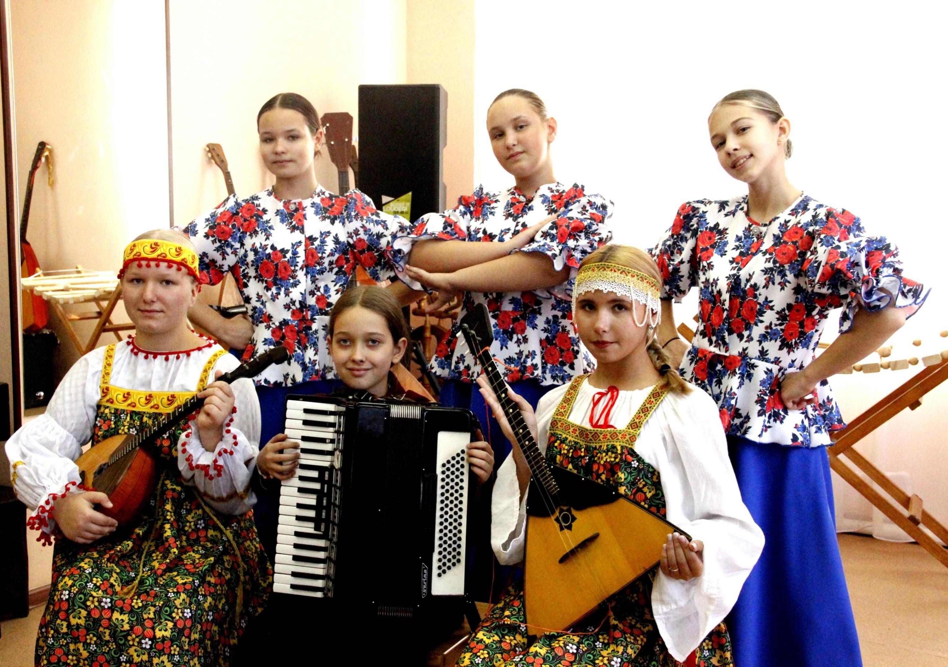 Музыкальная гостиная «Народной музыки напевы»