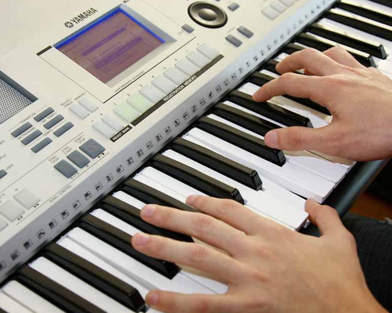 Цикл уроков игры на синтезаторе для начинающих