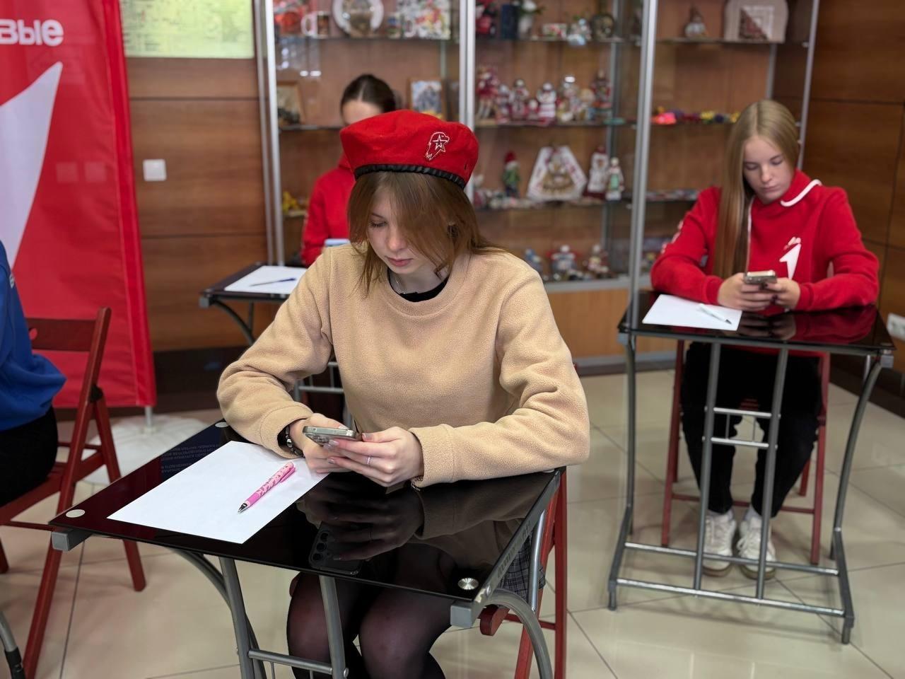 Урок мужества «На гранитном застыв пьедестале...»