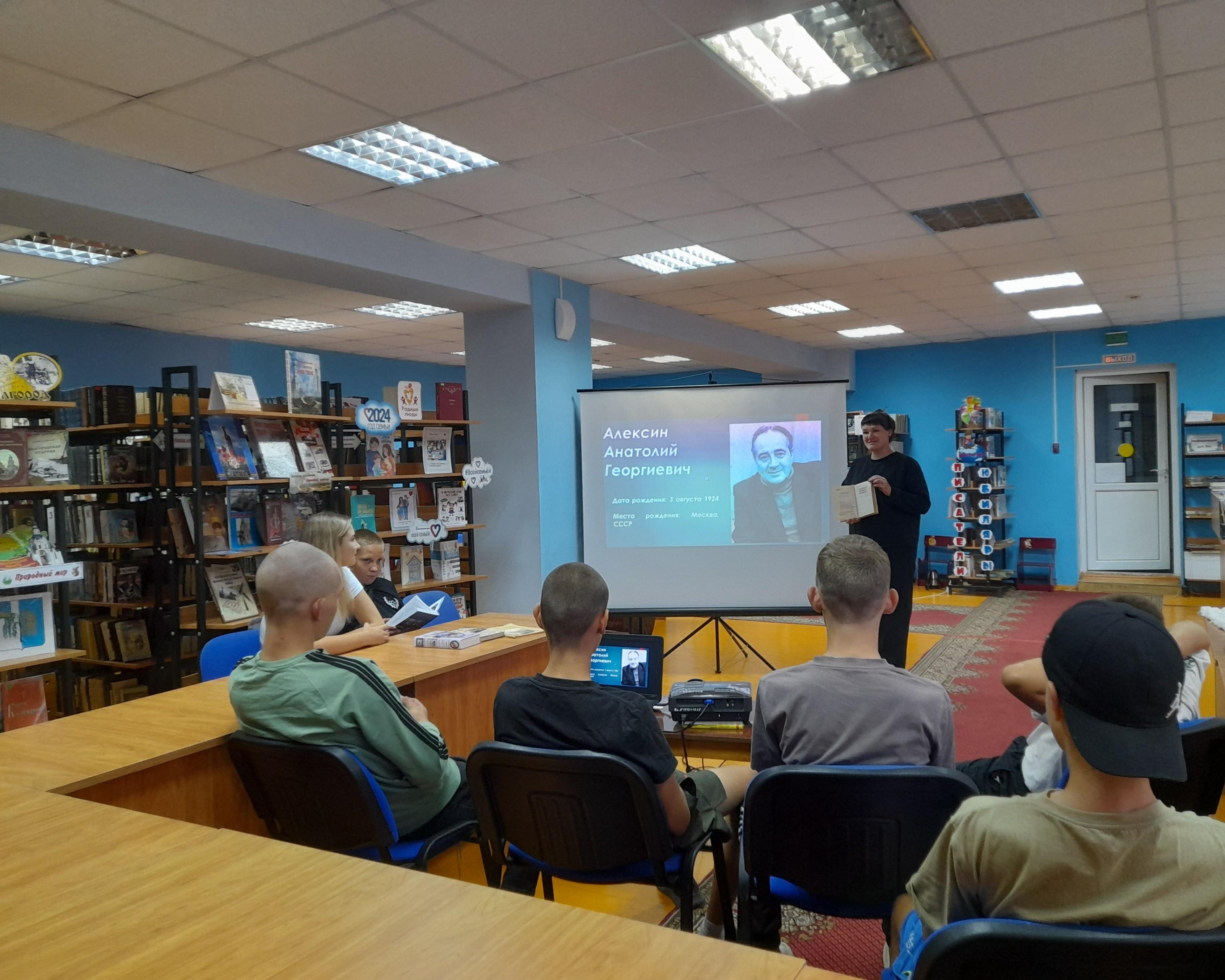 Литературный час «Золотое перо сатиры»