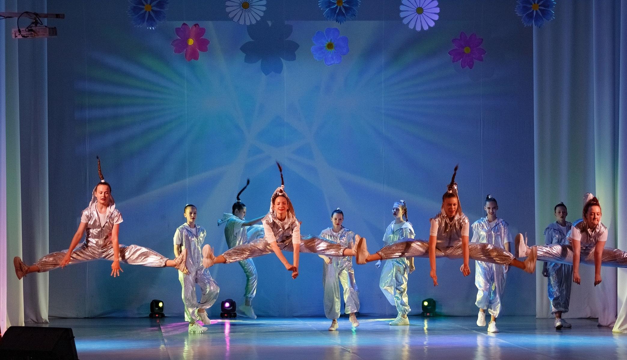 Концертная программа «Волшебные искры Нового года»