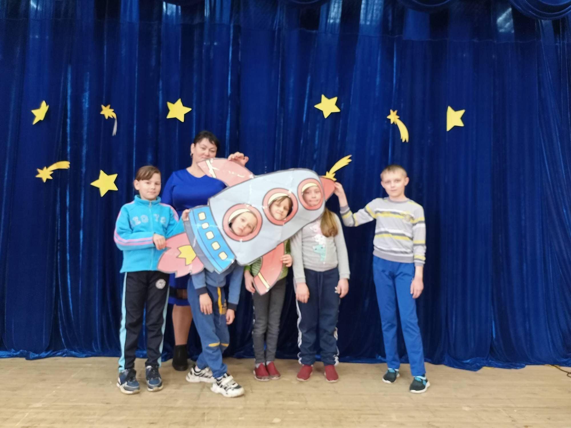 Познавательно-игровая программа «Космос-далекий и близкий»