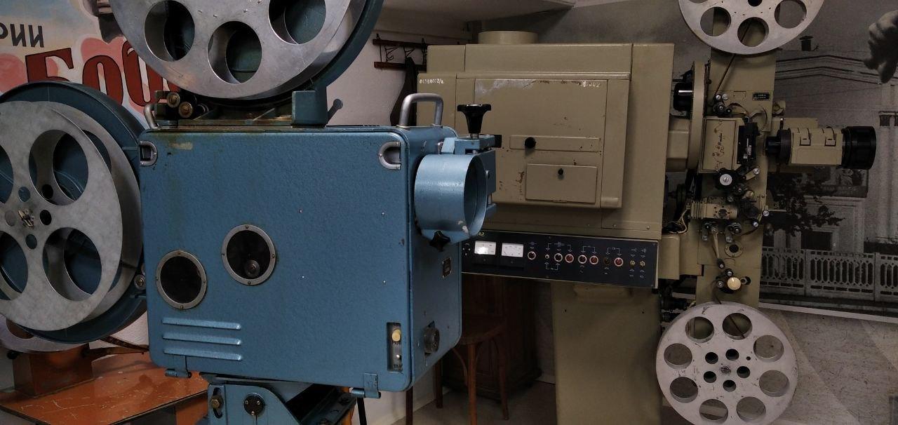 Цикл «Нескучные лекции о кино».