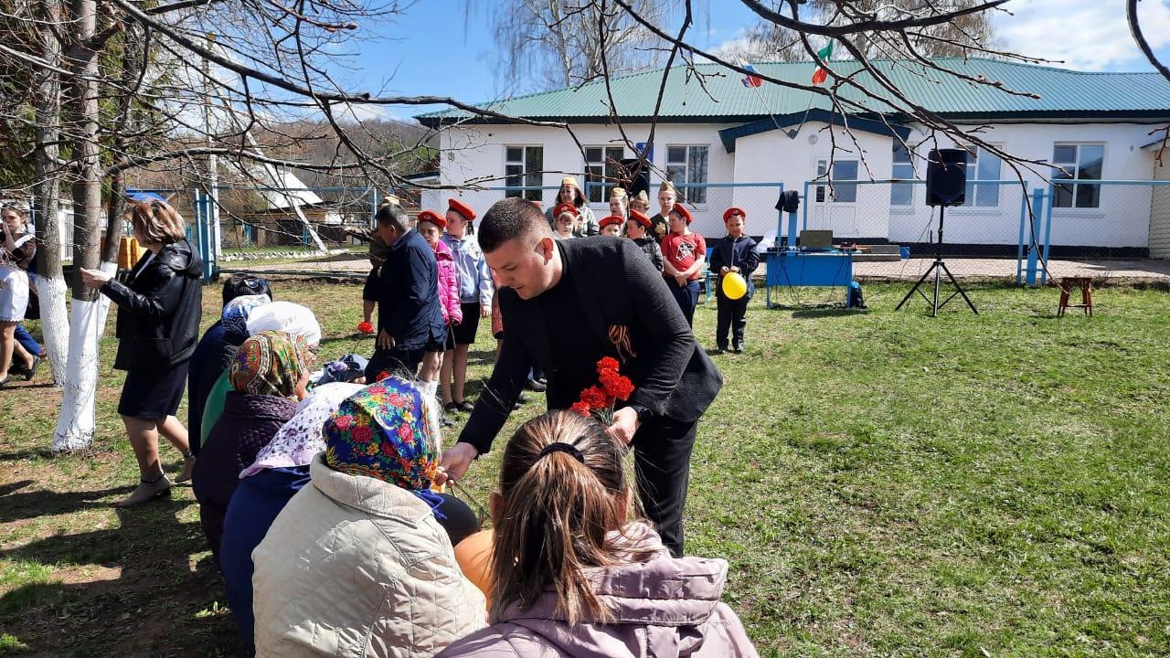 Торжественные мероприятия «Есть в красках Победы оттенки войны»
