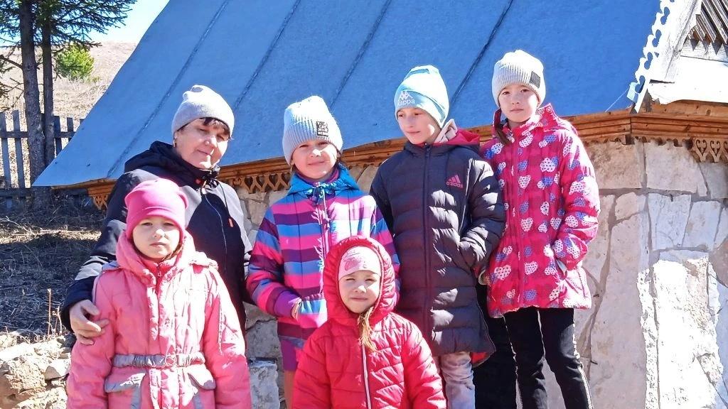 «Лютики– цветочки у меня в садочке» выставка цветочных композиций.