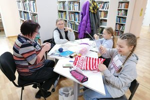 Занятия в кружке «Петелька за петелькой»