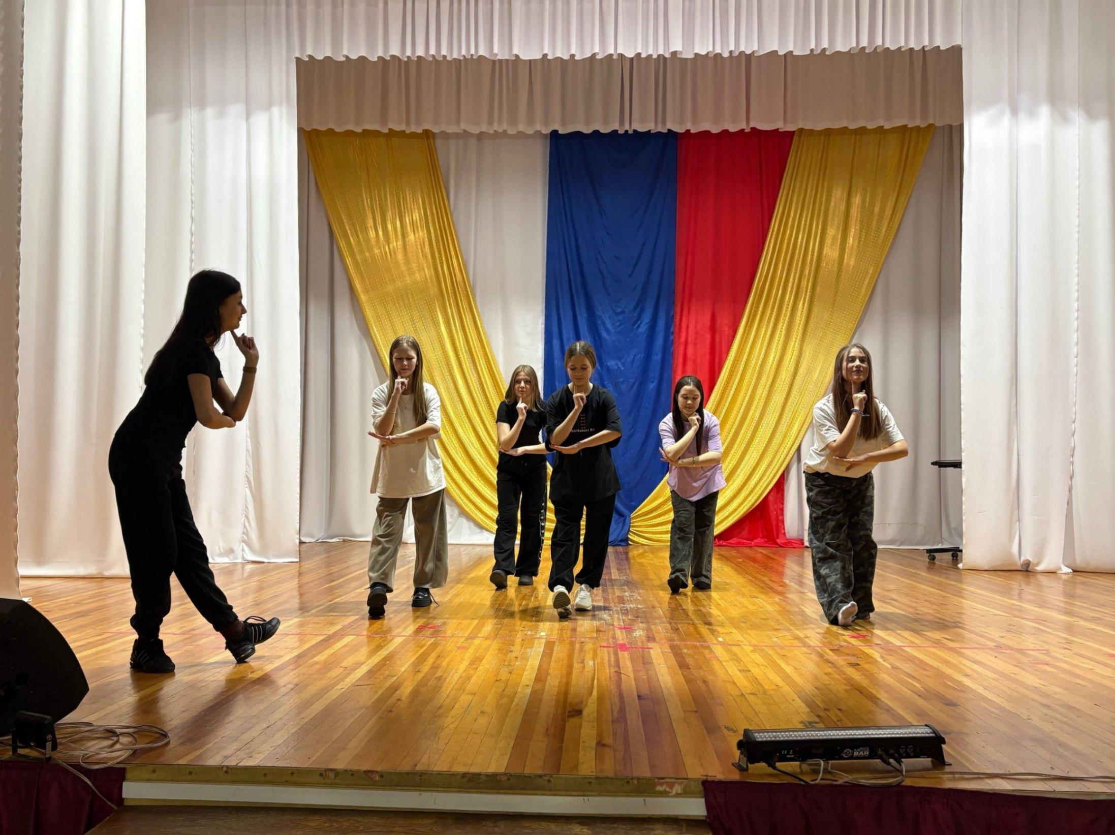 Мастер-класс по народным танцам «Сибирские узоры»