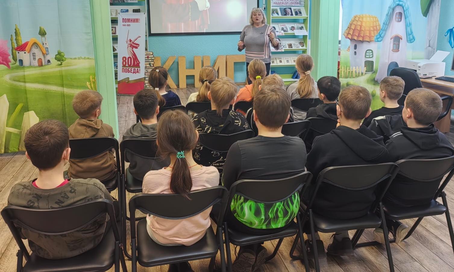 Библиоэкскурс «Мудрых книг хранитель вечный…»