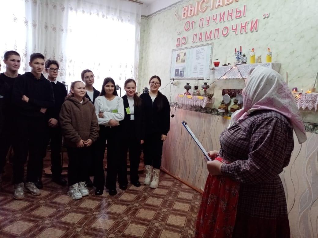 Выставка «Под светом старинной лампы»