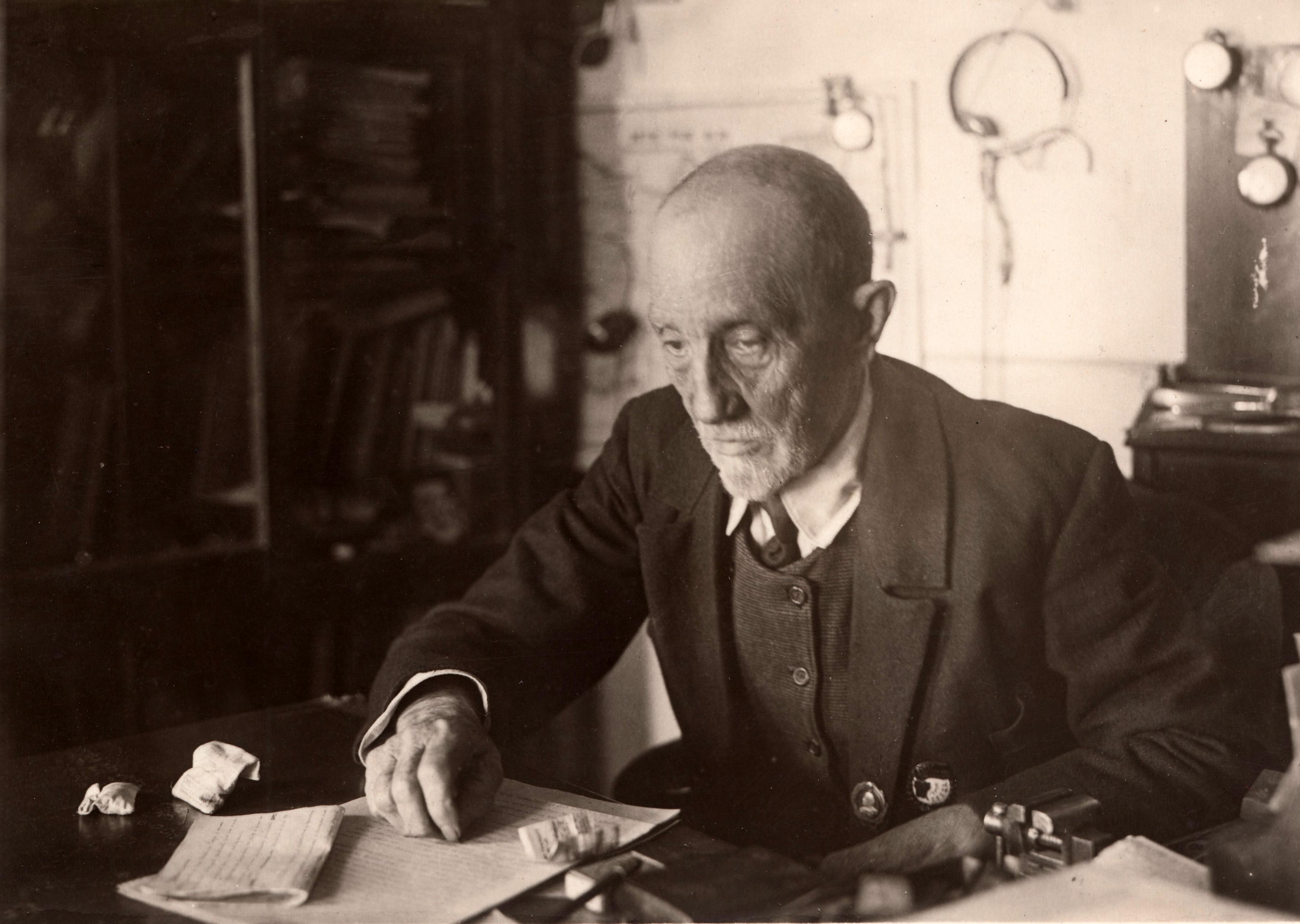 Выставка «Великий преобразователь природы И. В. Мичурин (1855–1935)»