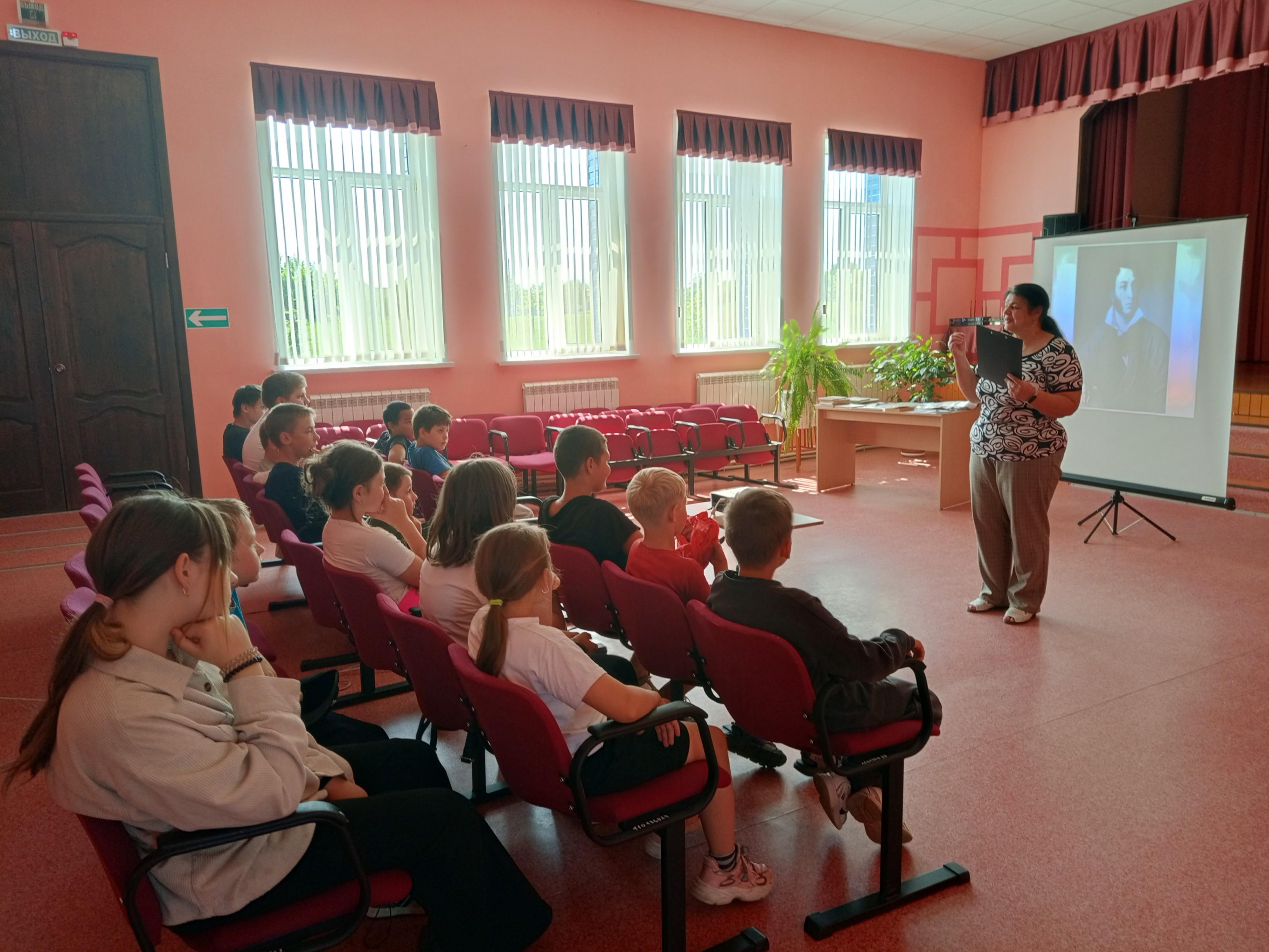 Литературный час «Его перо любовью дышит»